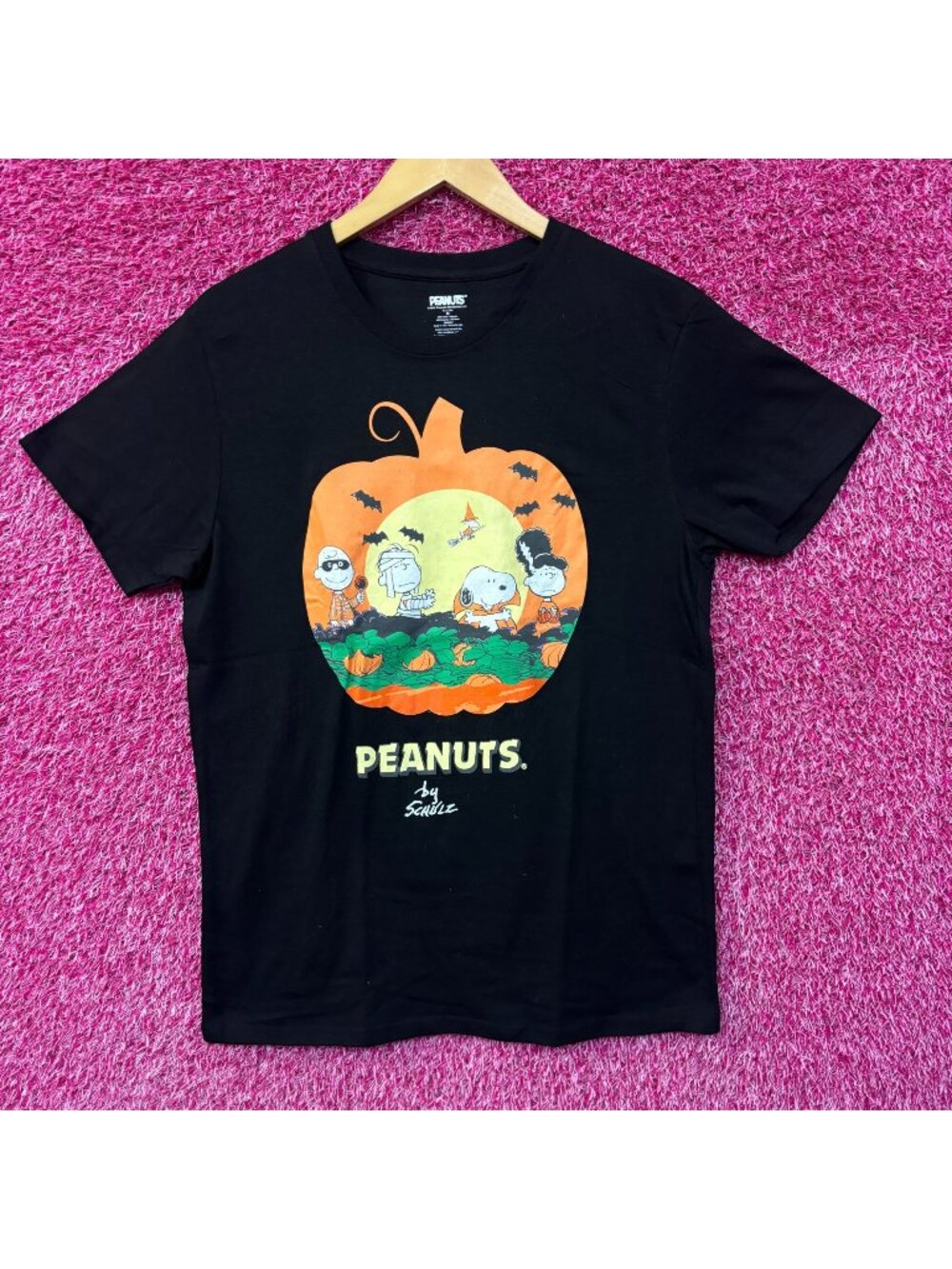 Peanuts the great pumpkins Tshirt size medium